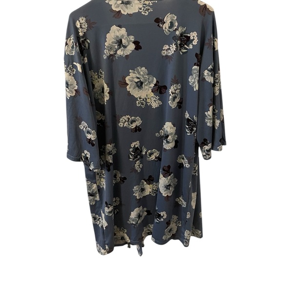 Blue floral Flora wrap style robe - Picture 2 of 4